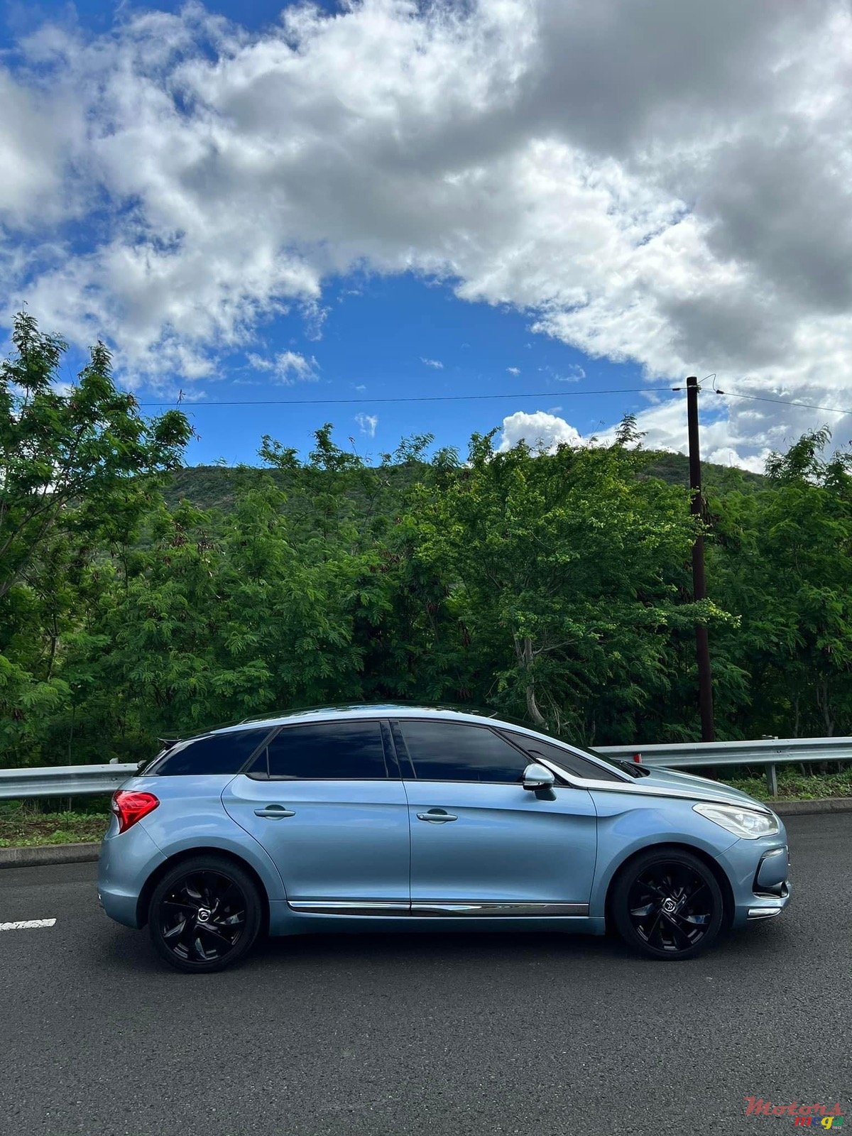 2013' Citroen DS5 photo #1