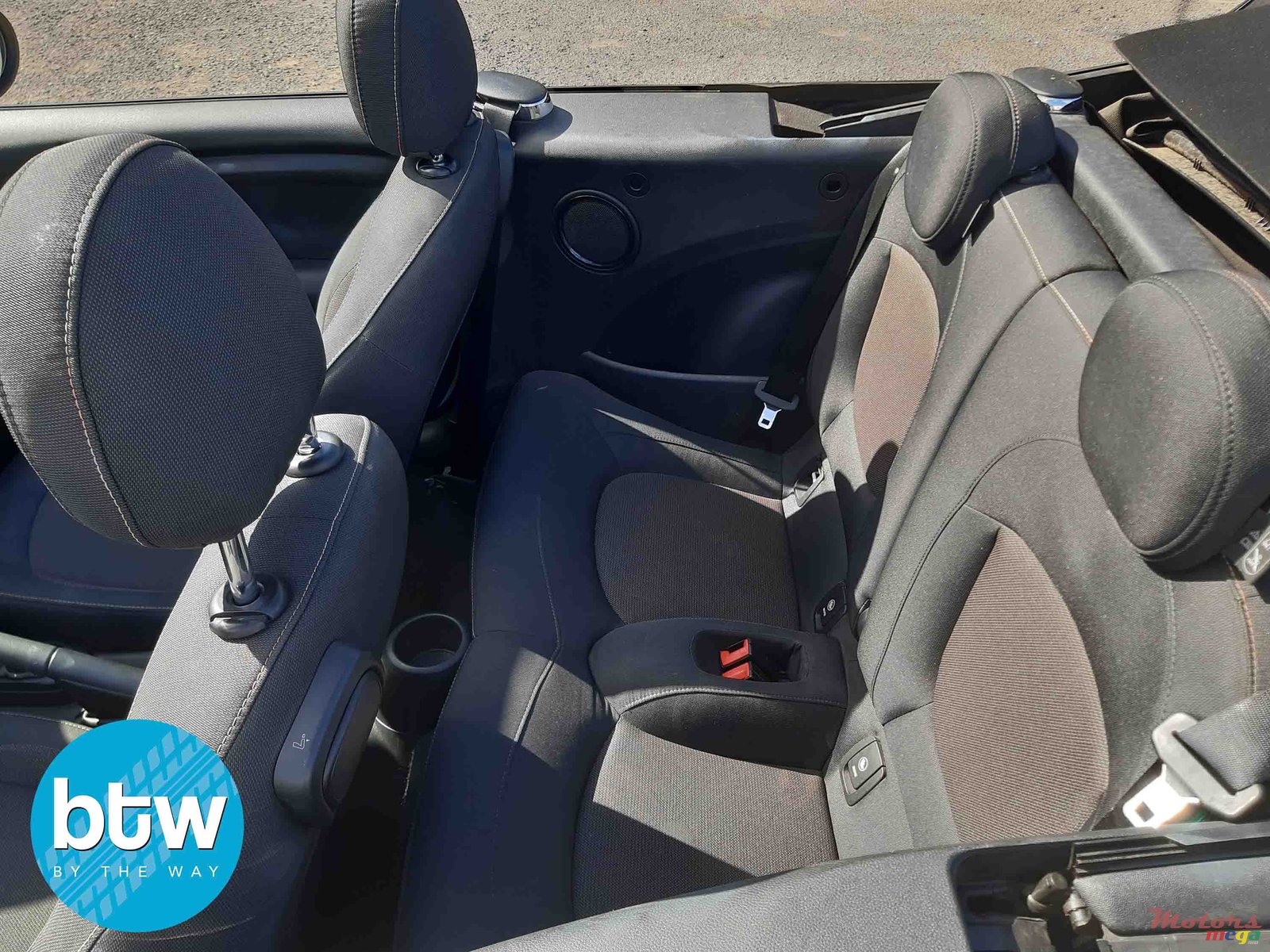 2016' MINI Cooper Cabrio photo #4