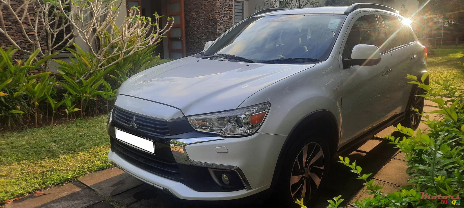 2016' Mitsubishi ASX photo #2
