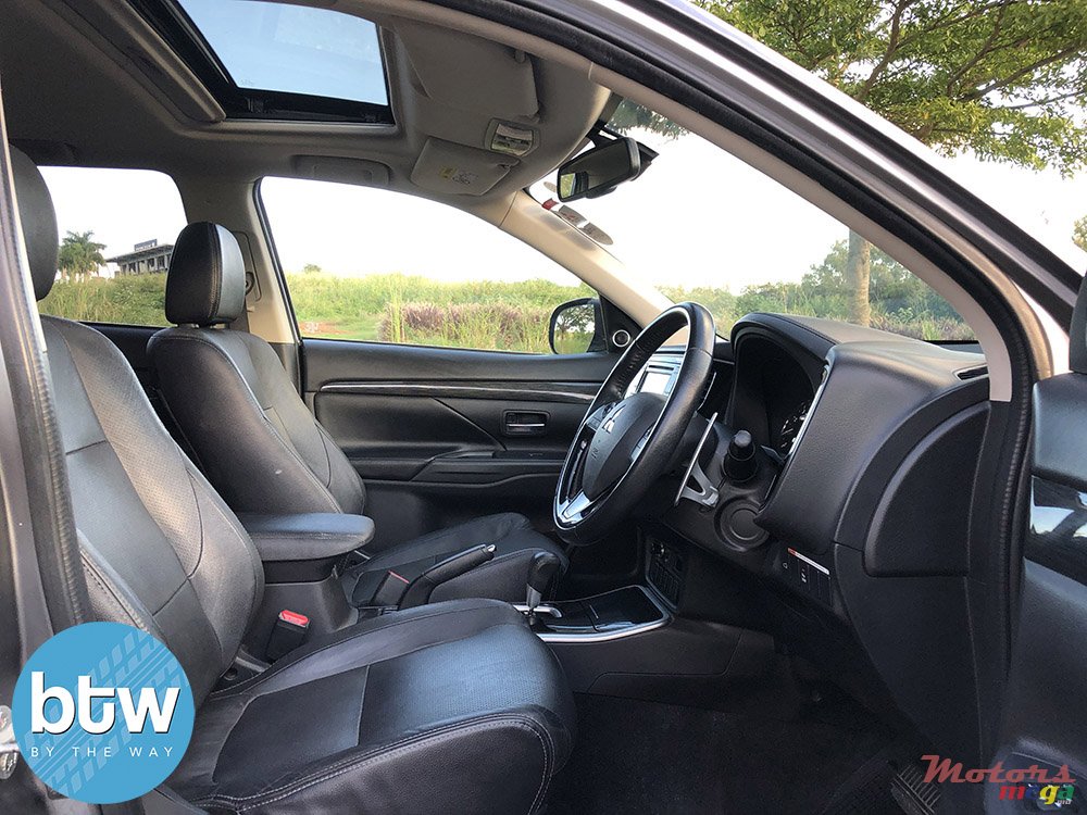 2017' Mitsubishi Outlander photo #5