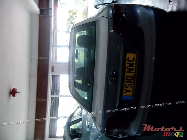 2010' Toyota Avensis photo #3