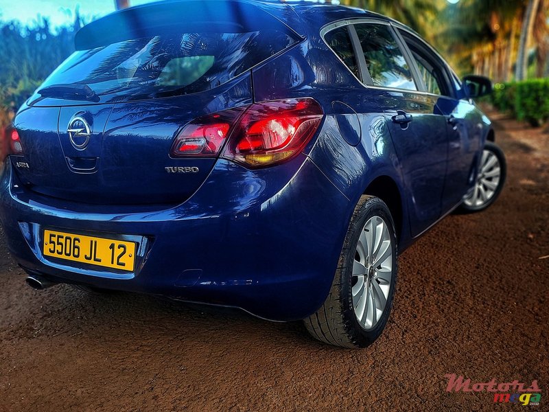 2012' Opel Astra None photo #3