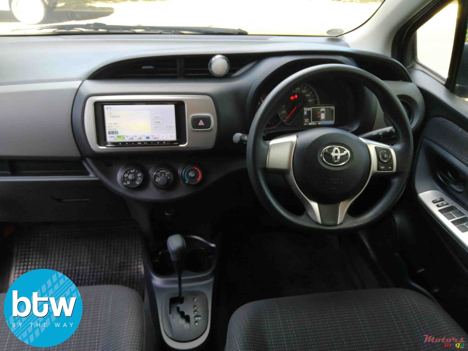 2015' Toyota Vitz photo #5