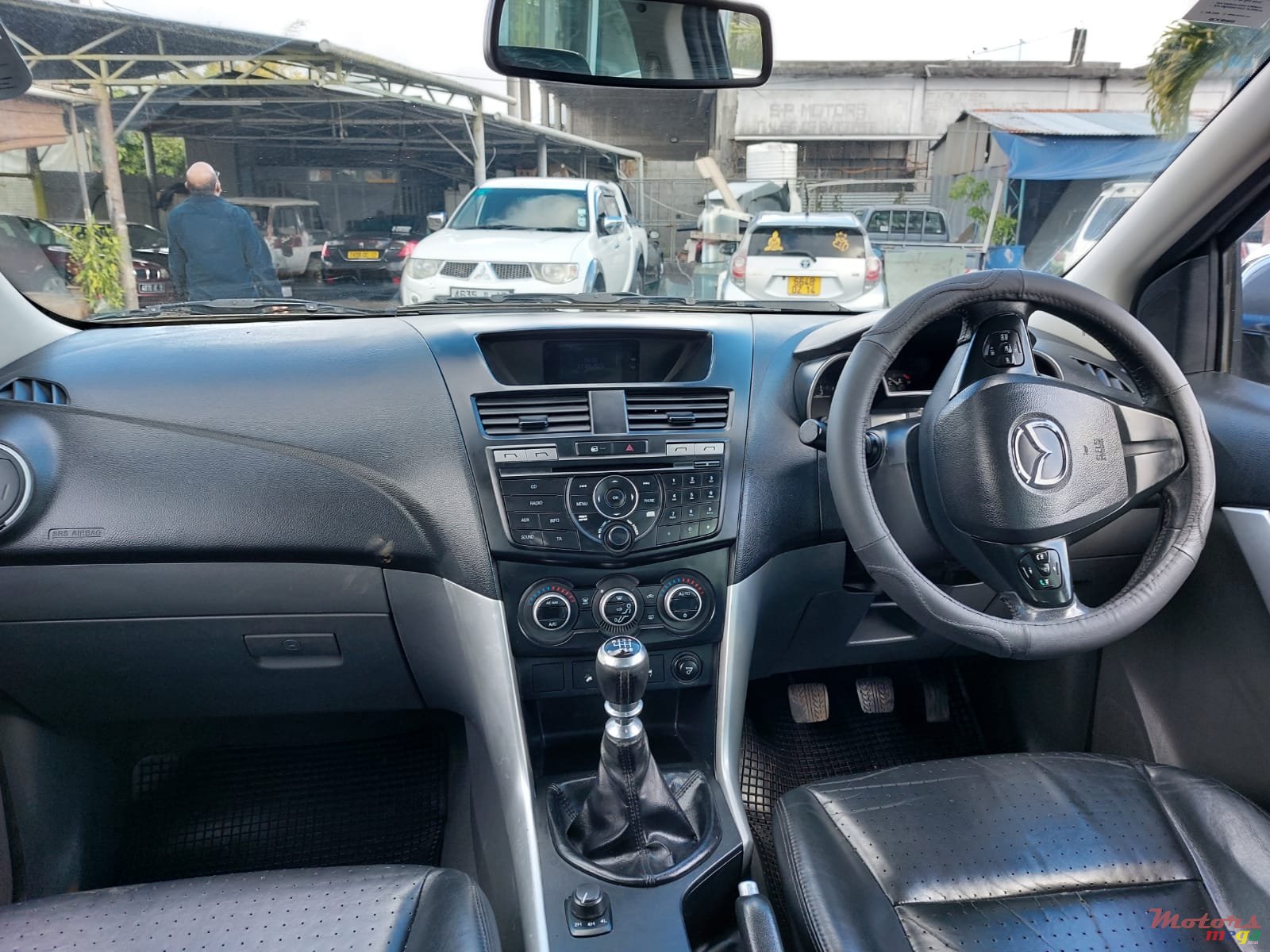 2015' Mazda BT-50 photo #5