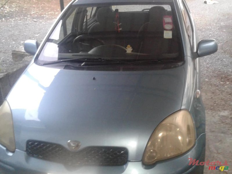 2002' Toyota Vitz photo #5