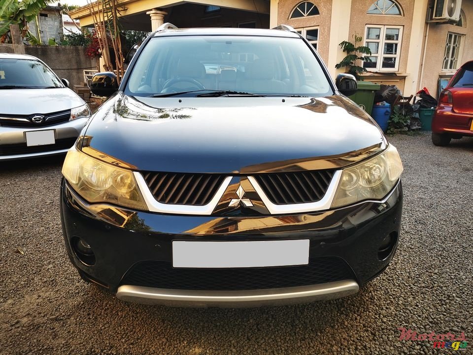 2008' Mitsubishi Outlander photo #1