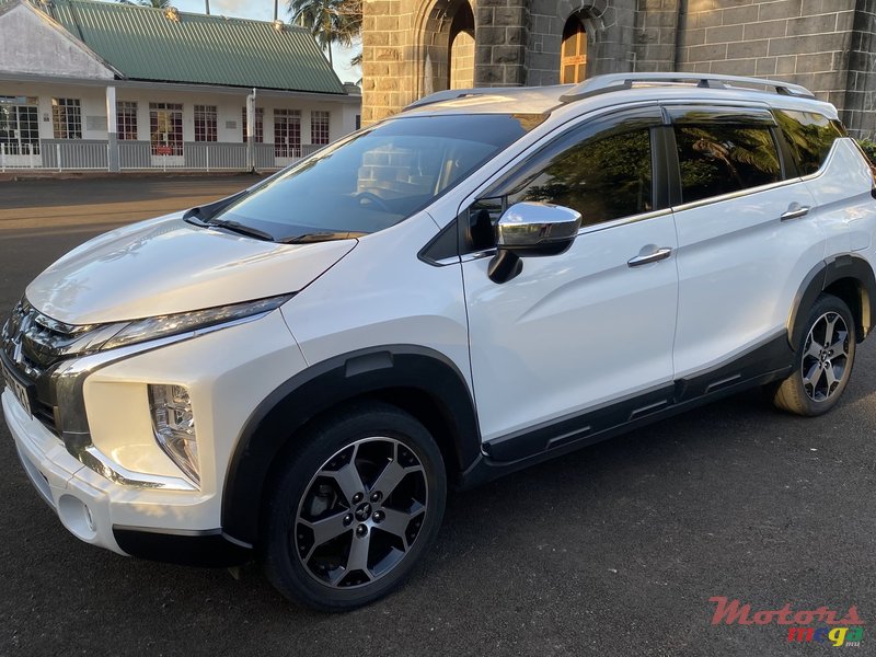 2021' Mitsubishi Expander Cross photo #2