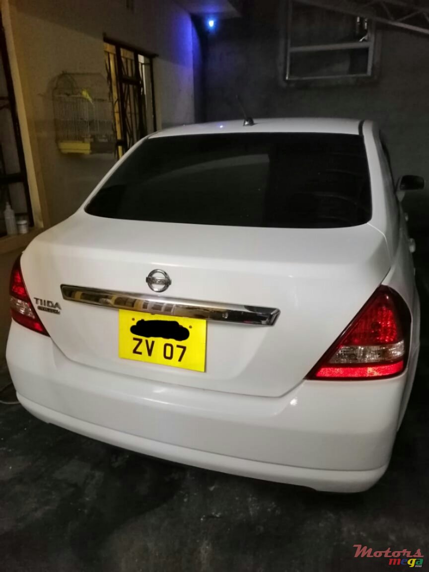 2007' Nissan Tiida photo #1