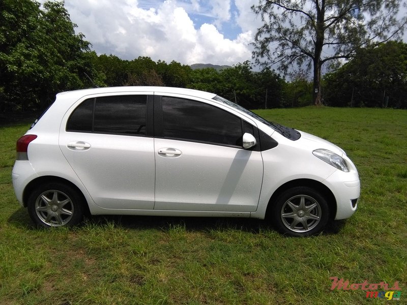 2010' Toyota Vitz All Options photo #2