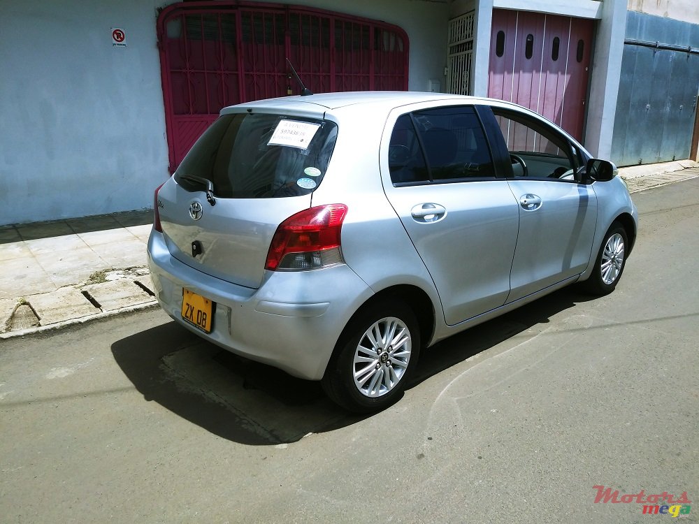2008' Toyota Vitz 1.3 photo #3