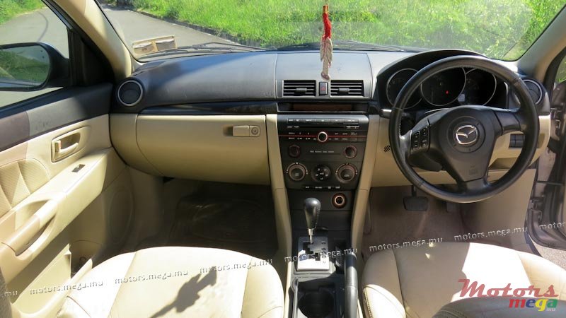 2004' Mazda 3 sedan photo #2