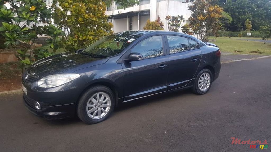 2012' Renault Fluence photo #1