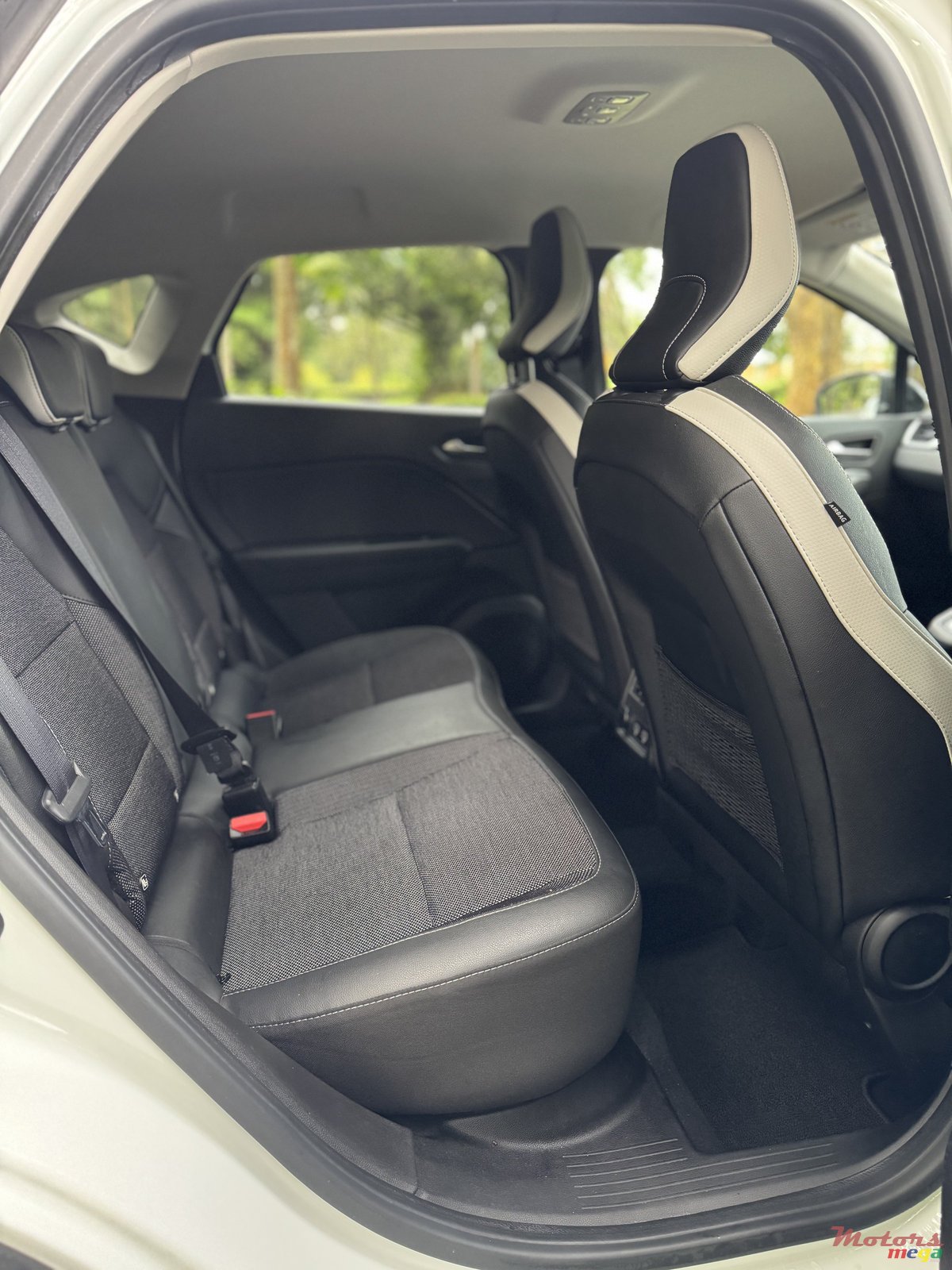 2022' Renault Captur photo #7