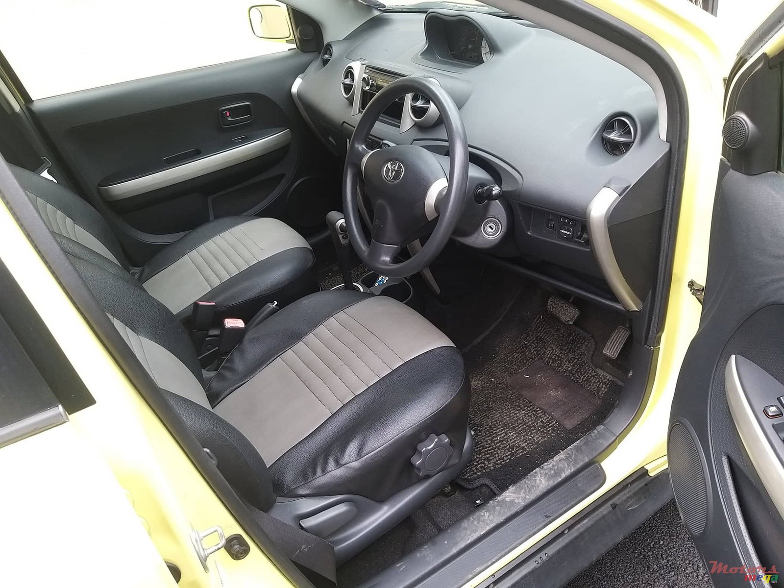 2003' Toyota Vitz IST photo #5