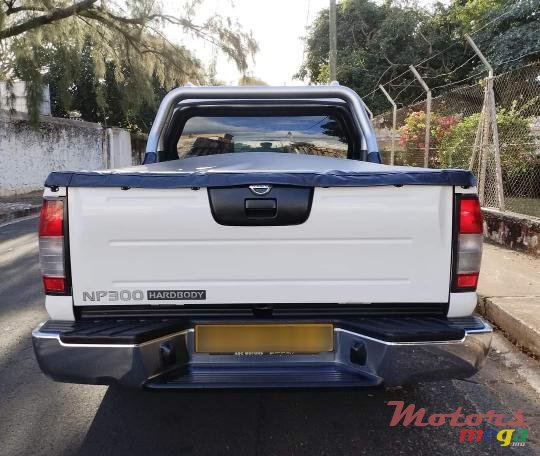 2017' Nissan Hardbody photo #6