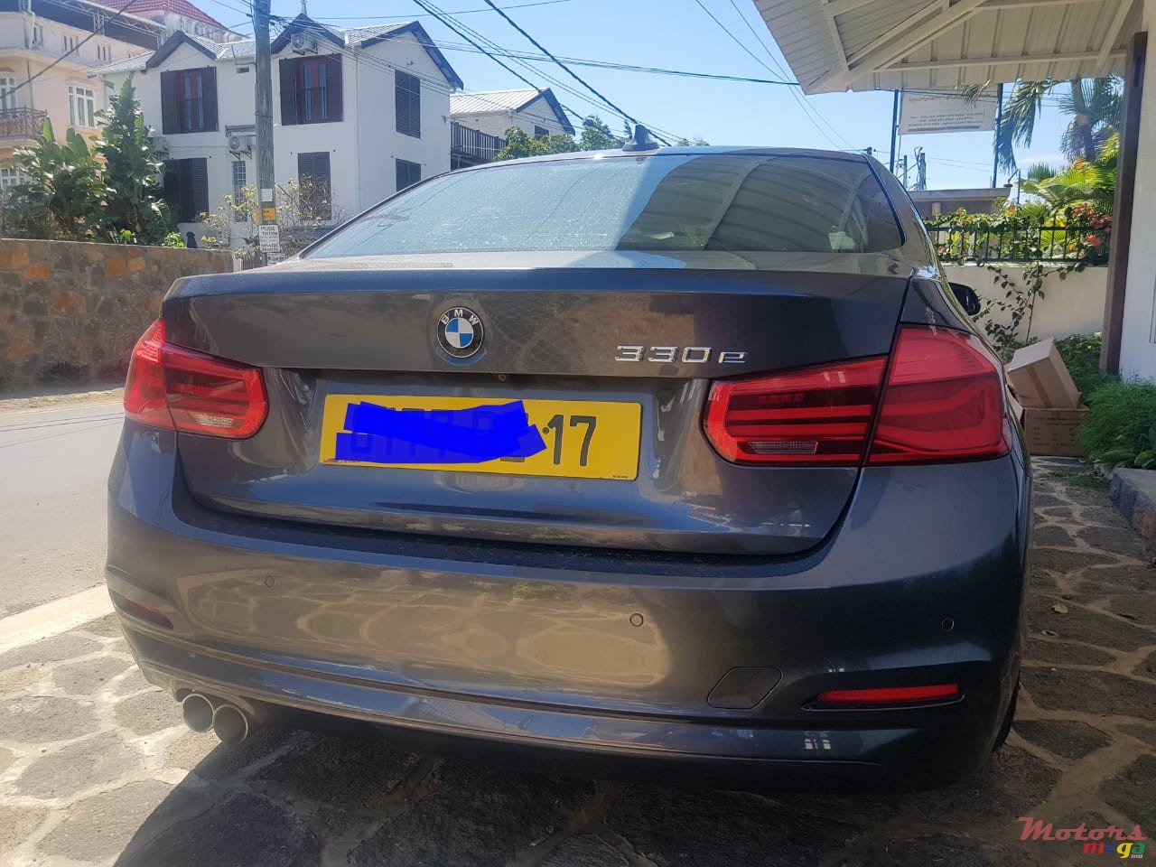 2017' BMW 3 Series 330e photo #2