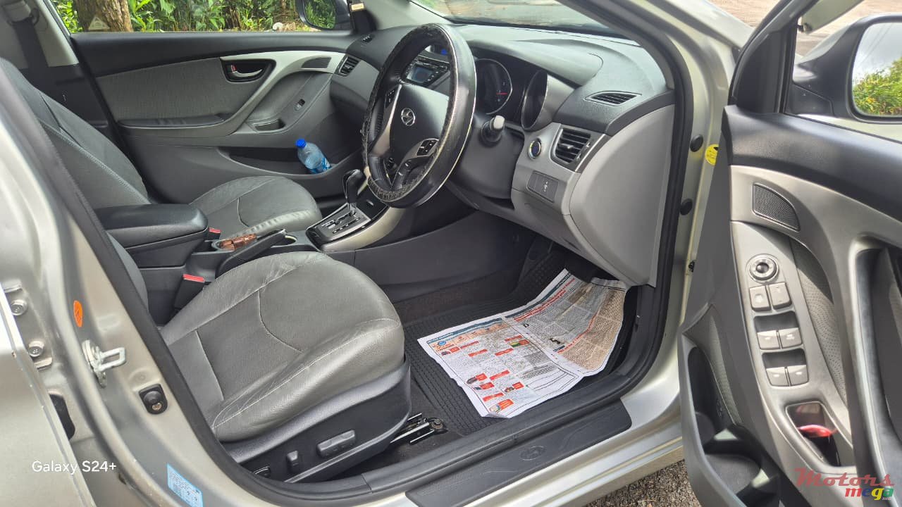 2013' Hyundai Elantra GLS photo #6
