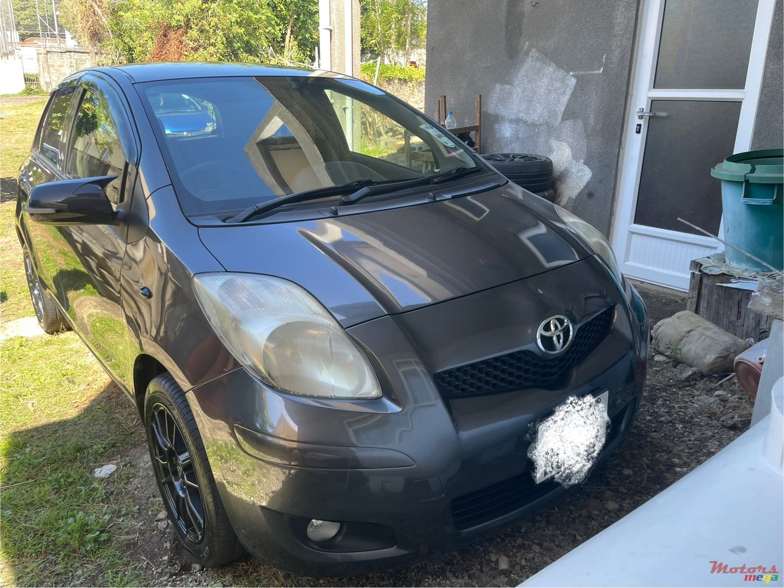 2010' Toyota Yaris photo #1
