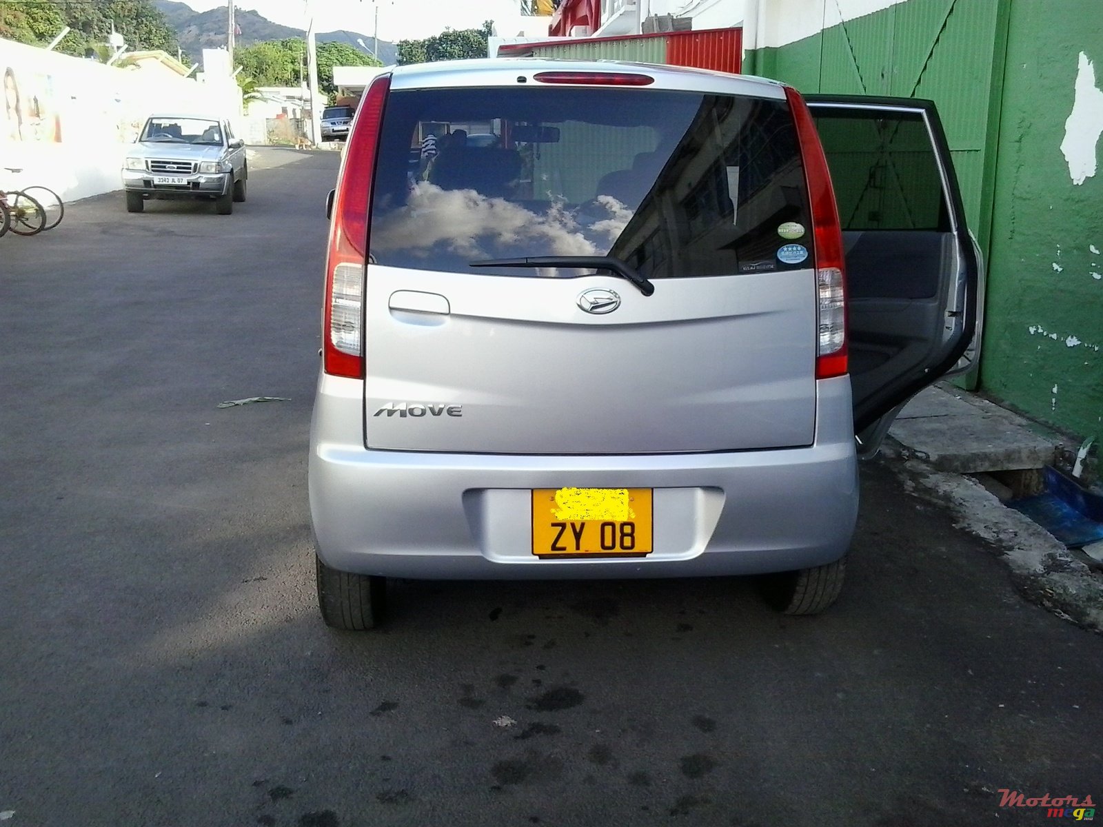 2008' Daihatsu Move photo #2