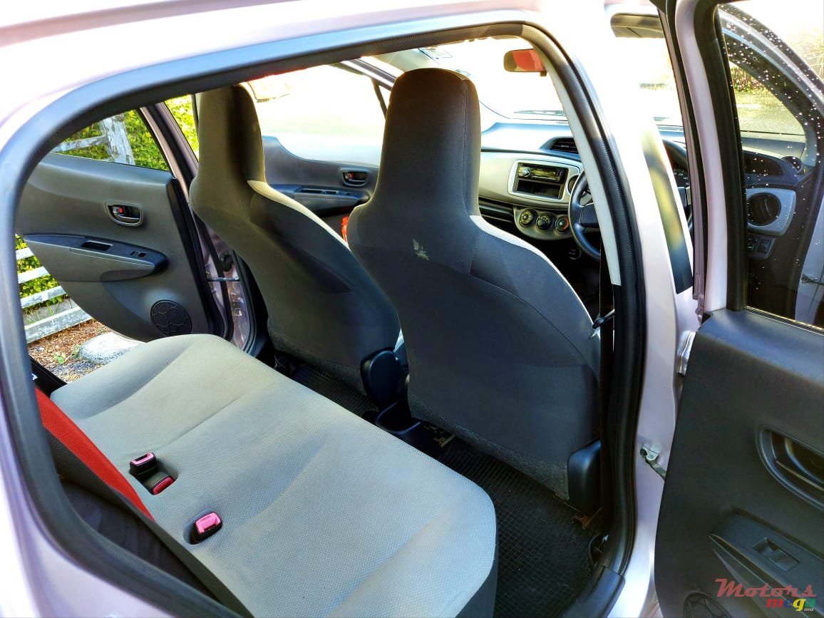 2011' Toyota Vitz photo #3