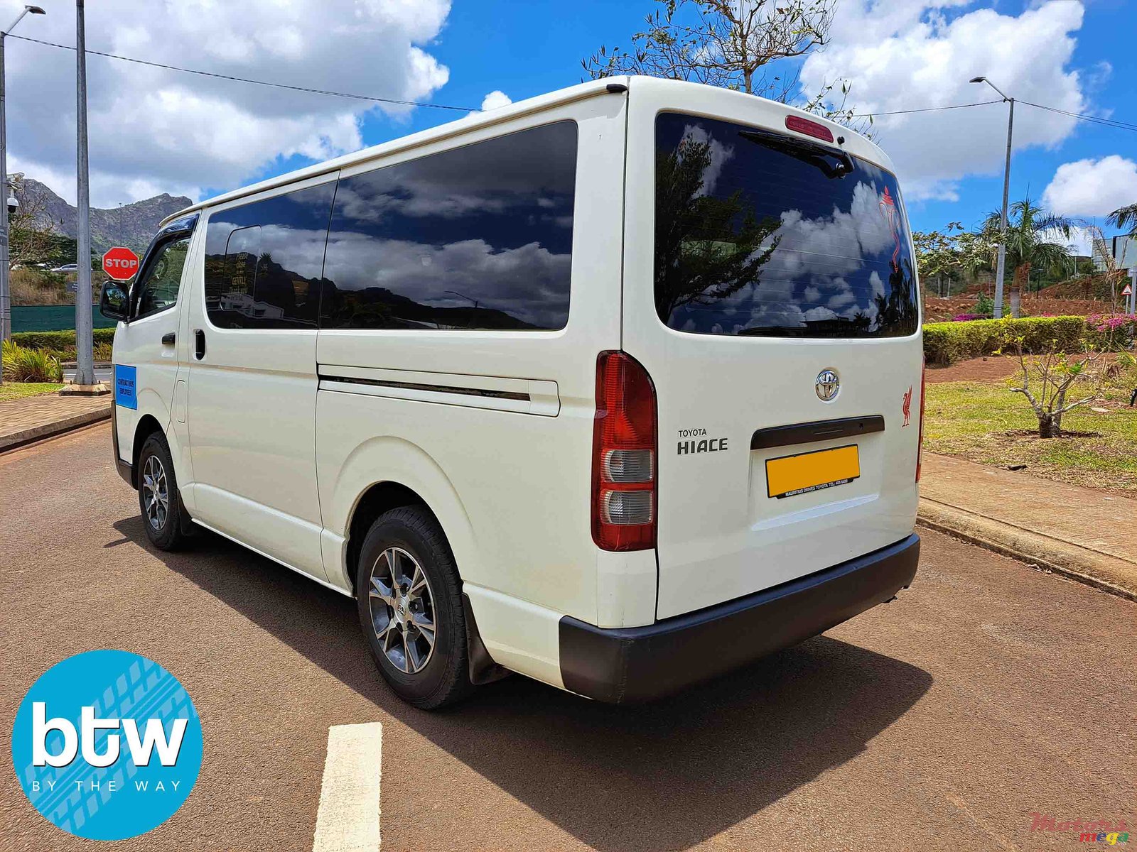 2017' Toyota HiAce photo #3