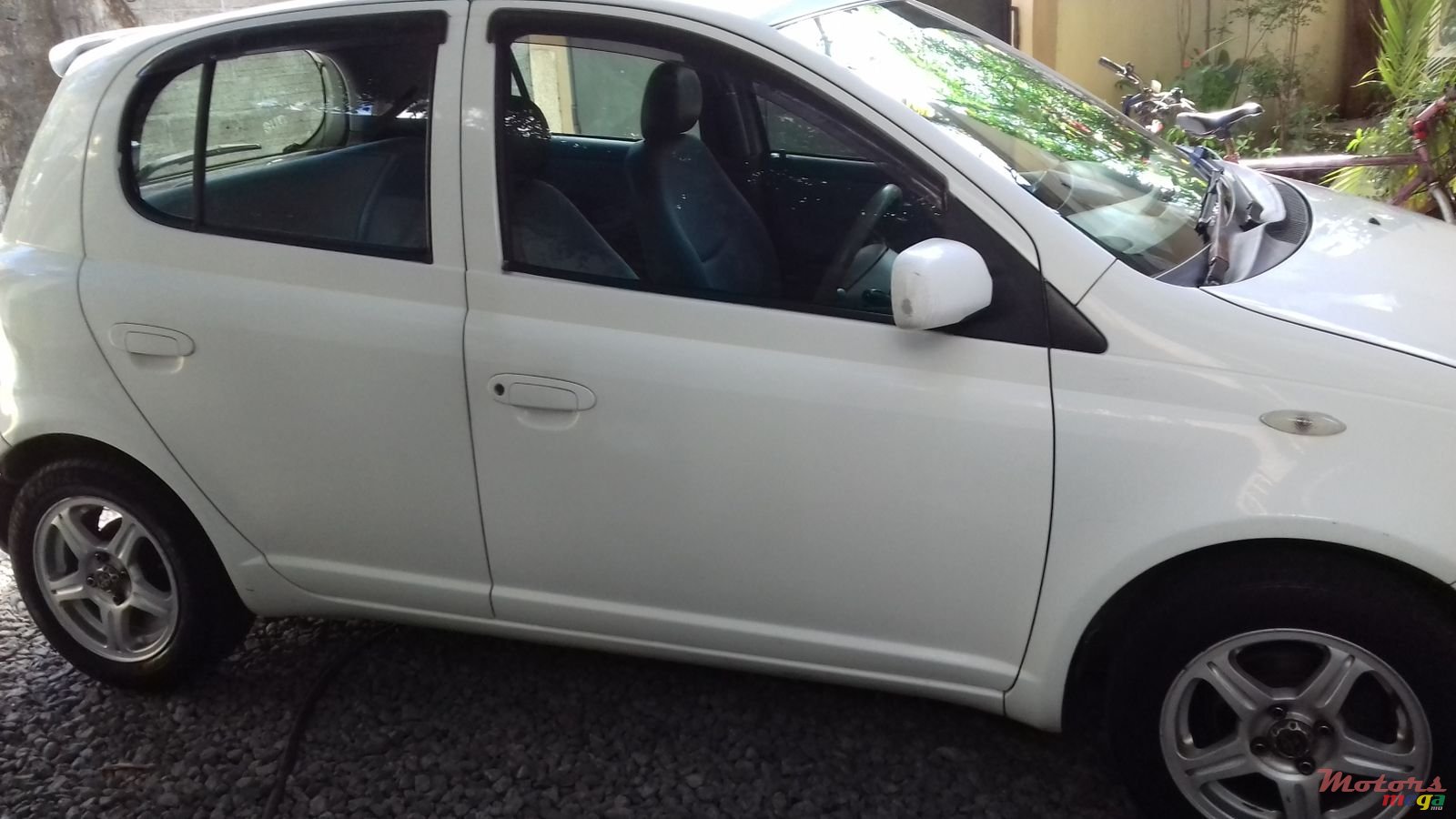 1999' Toyota Vitz photo #3