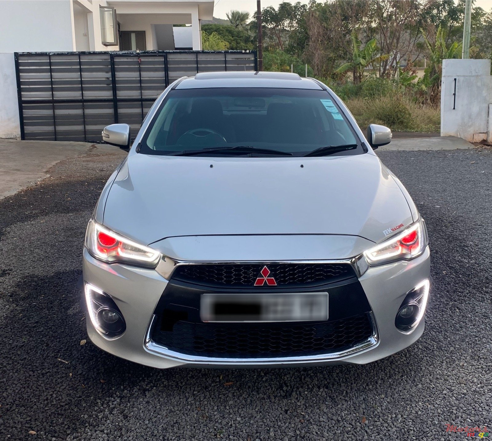 2017' Mitsubishi Lancer Ex photo #1