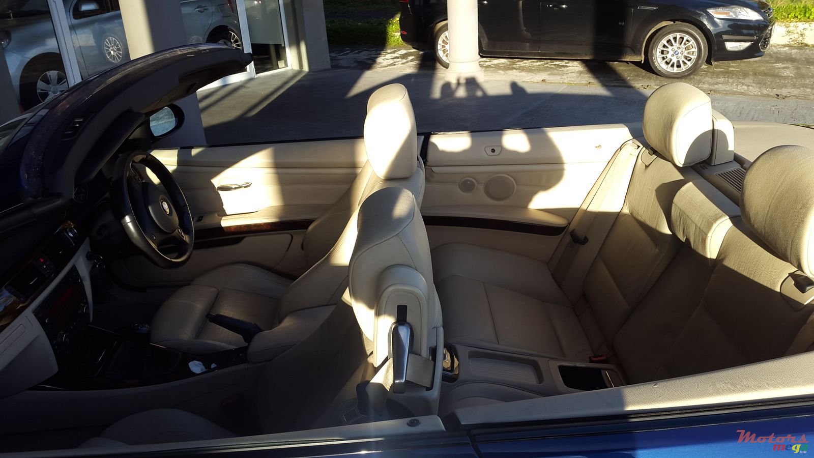 2007' BMW 3 Series Convertible 330i photo #2