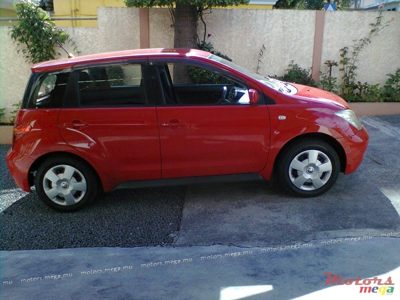 2004' Toyota photo #3