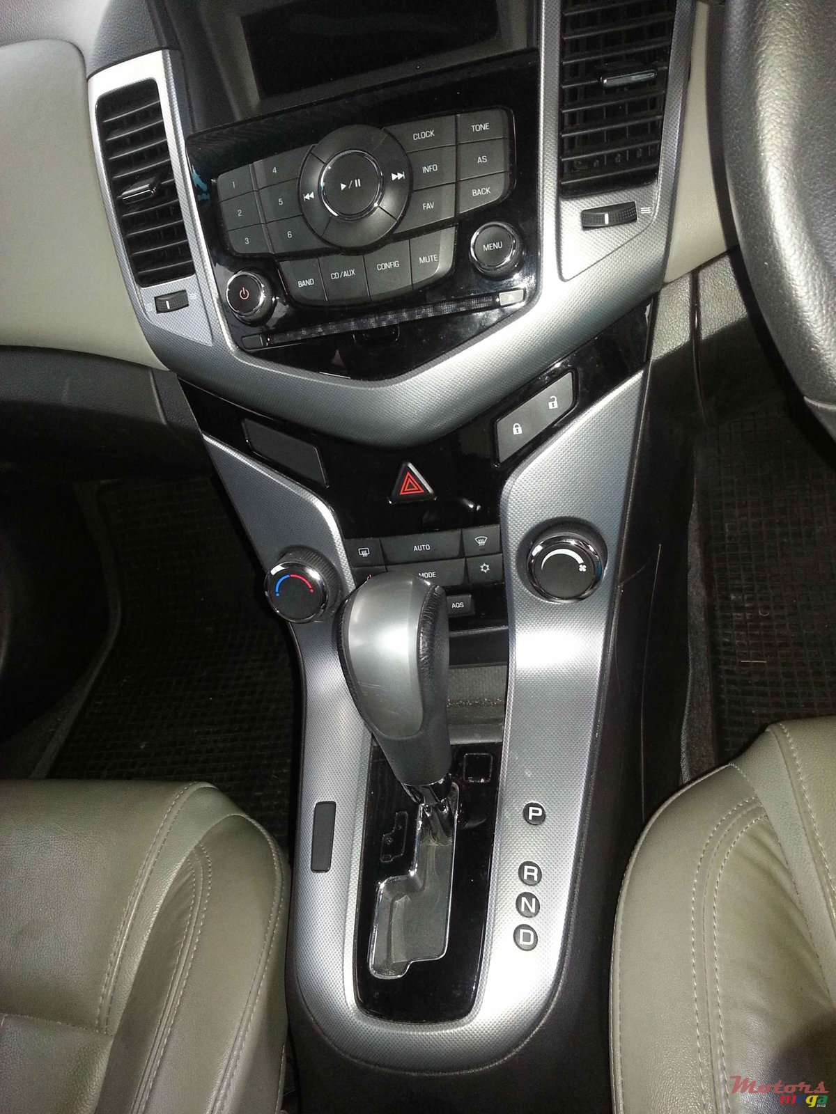 2011' Chevrolet Cruze photo #5