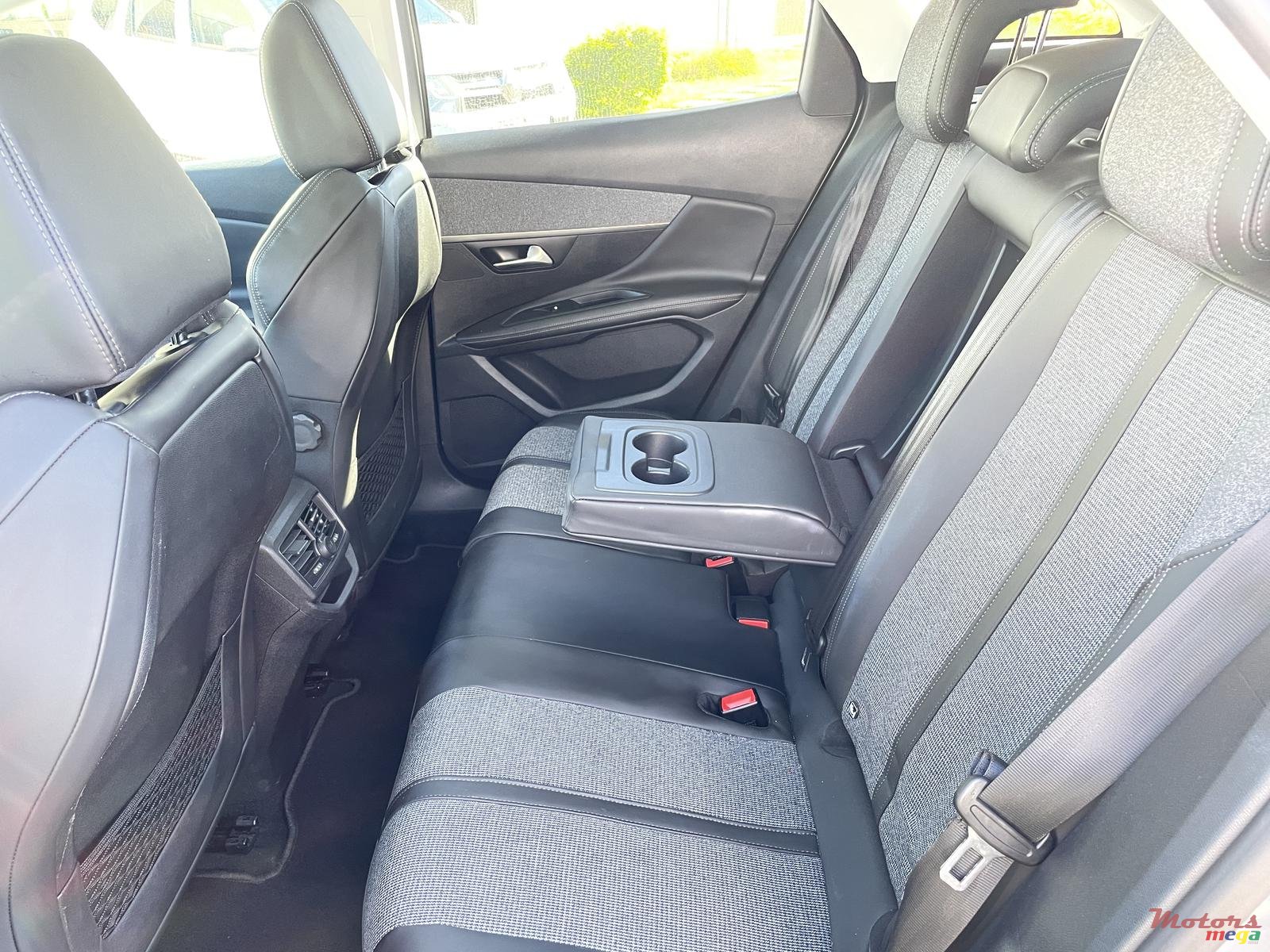 2018' Peugeot 3008 photo #5