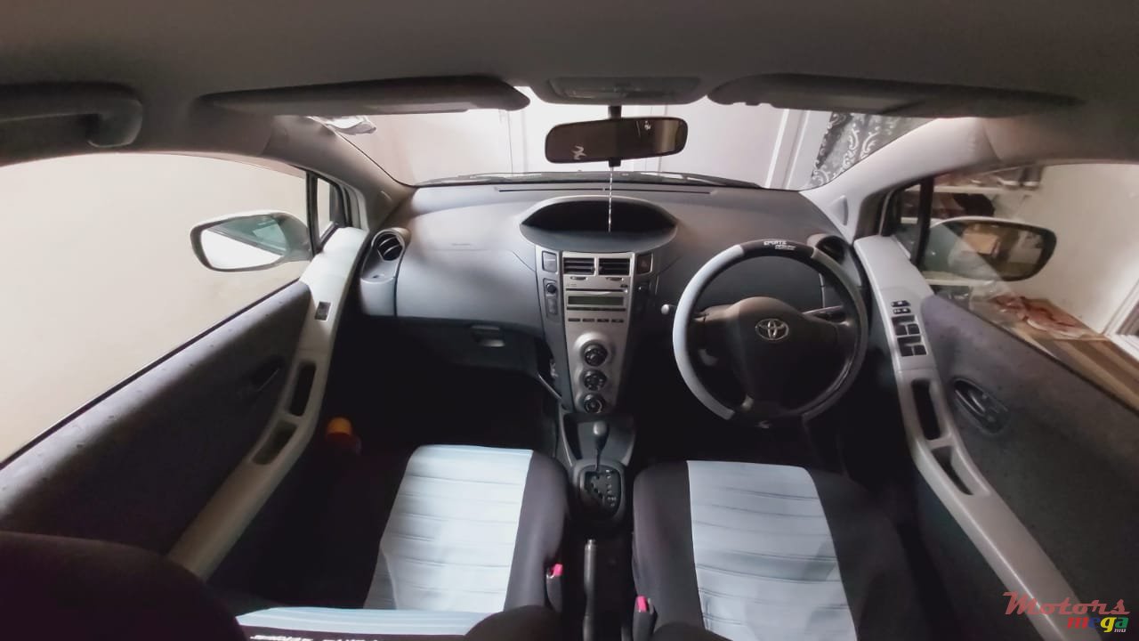 2010' Toyota Vitz photo #6