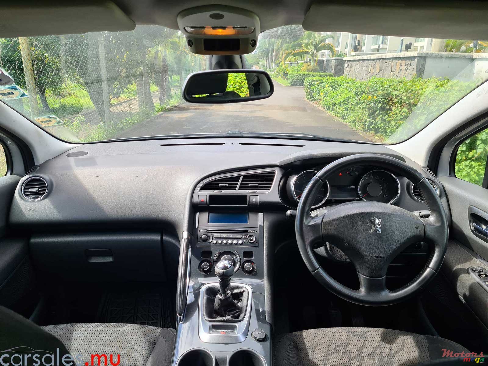 2011' Peugeot 3008 1.6 VTI photo #6