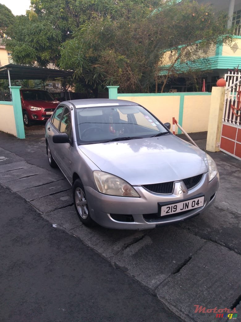 2004' Mitsubishi Lancer photo #3