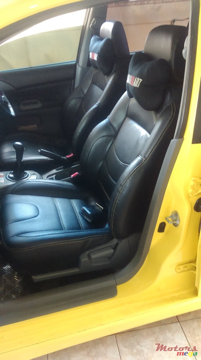 2006' Mitsubishi Lancer GLX photo #2