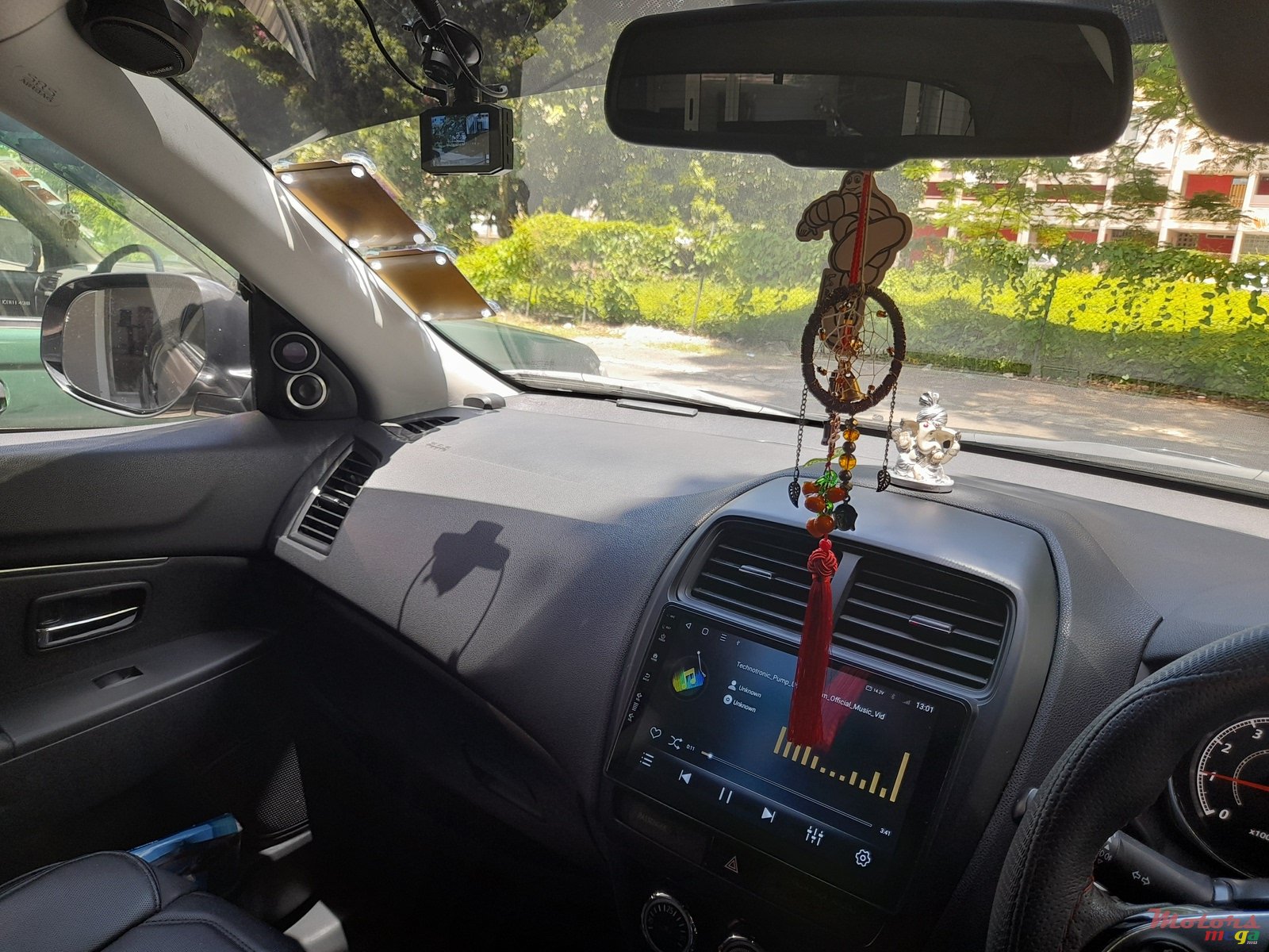 2018' Mitsubishi ASX photo #2