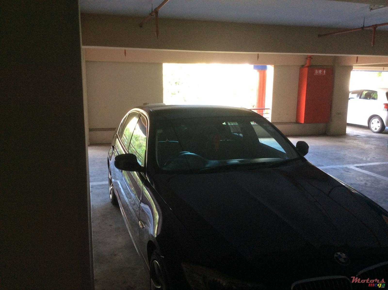 2010' BMW 3 Series photo #2