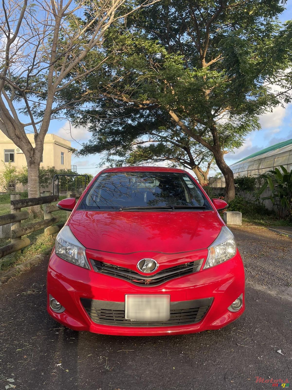 2013' Toyota Vitz photo #1