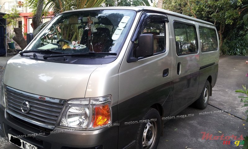 2008' Nissan E25 photo #1