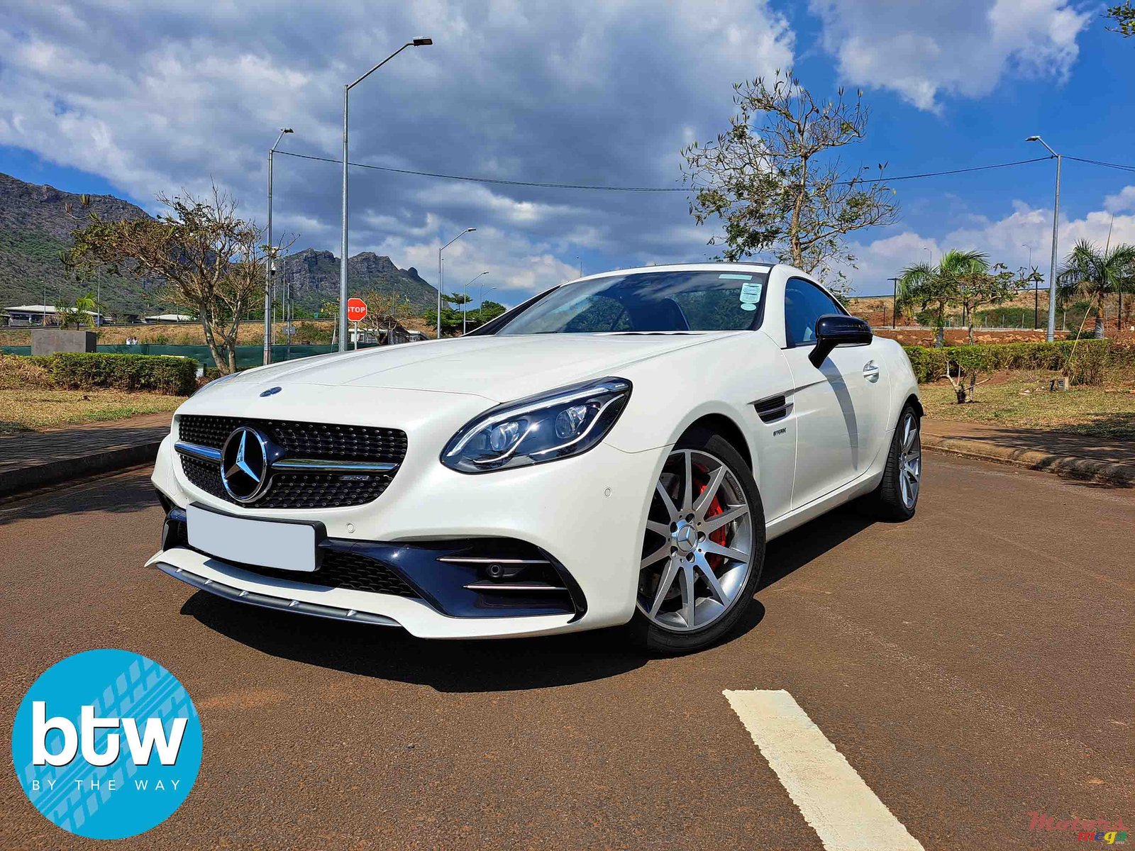 2017' Mercedes-Benz SL-Class photo #2