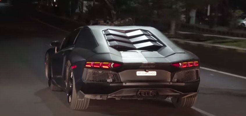 Une Honda Civic "déguisée" en Lamborghini Aventador