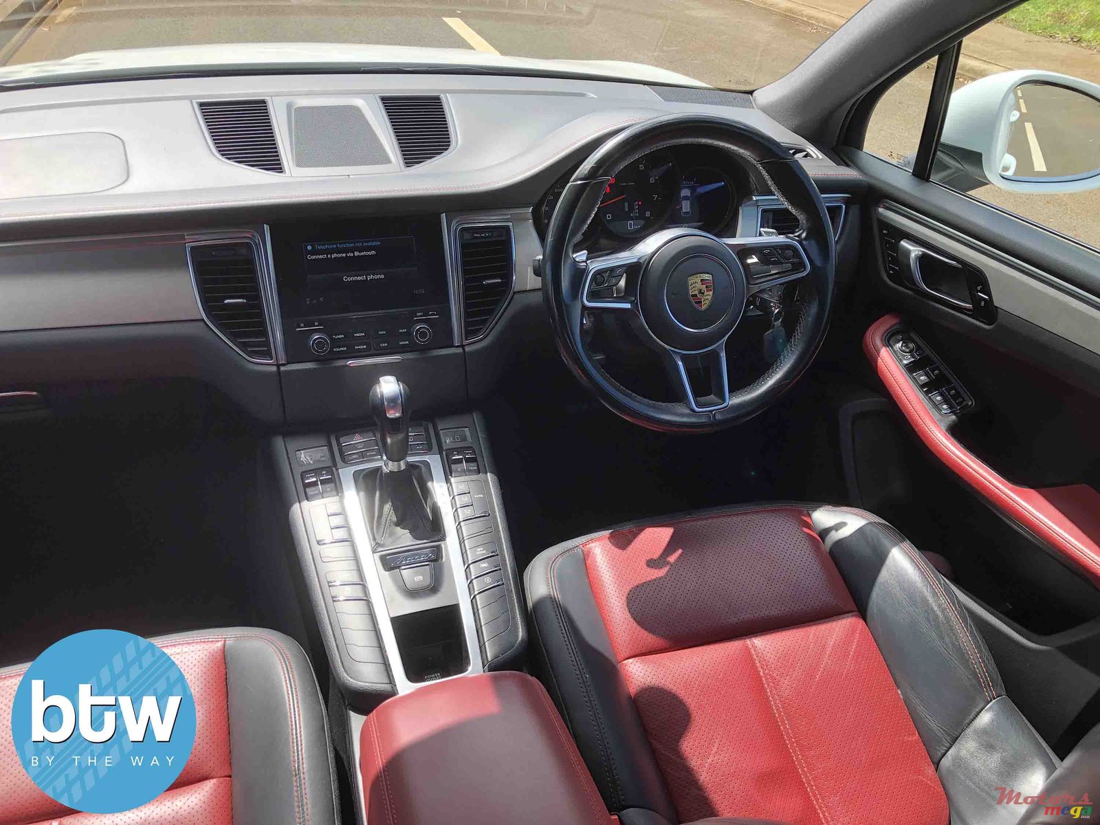 2016' Porsche Macan photo #7