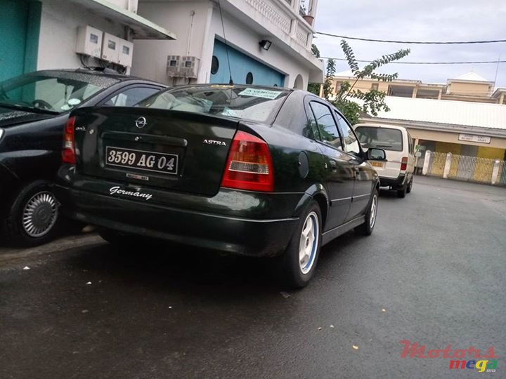 2004' Opel Astra jant cosmic,CD player photo #1