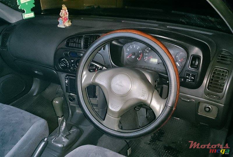 1998' Mitsubishi Lancer photo #5