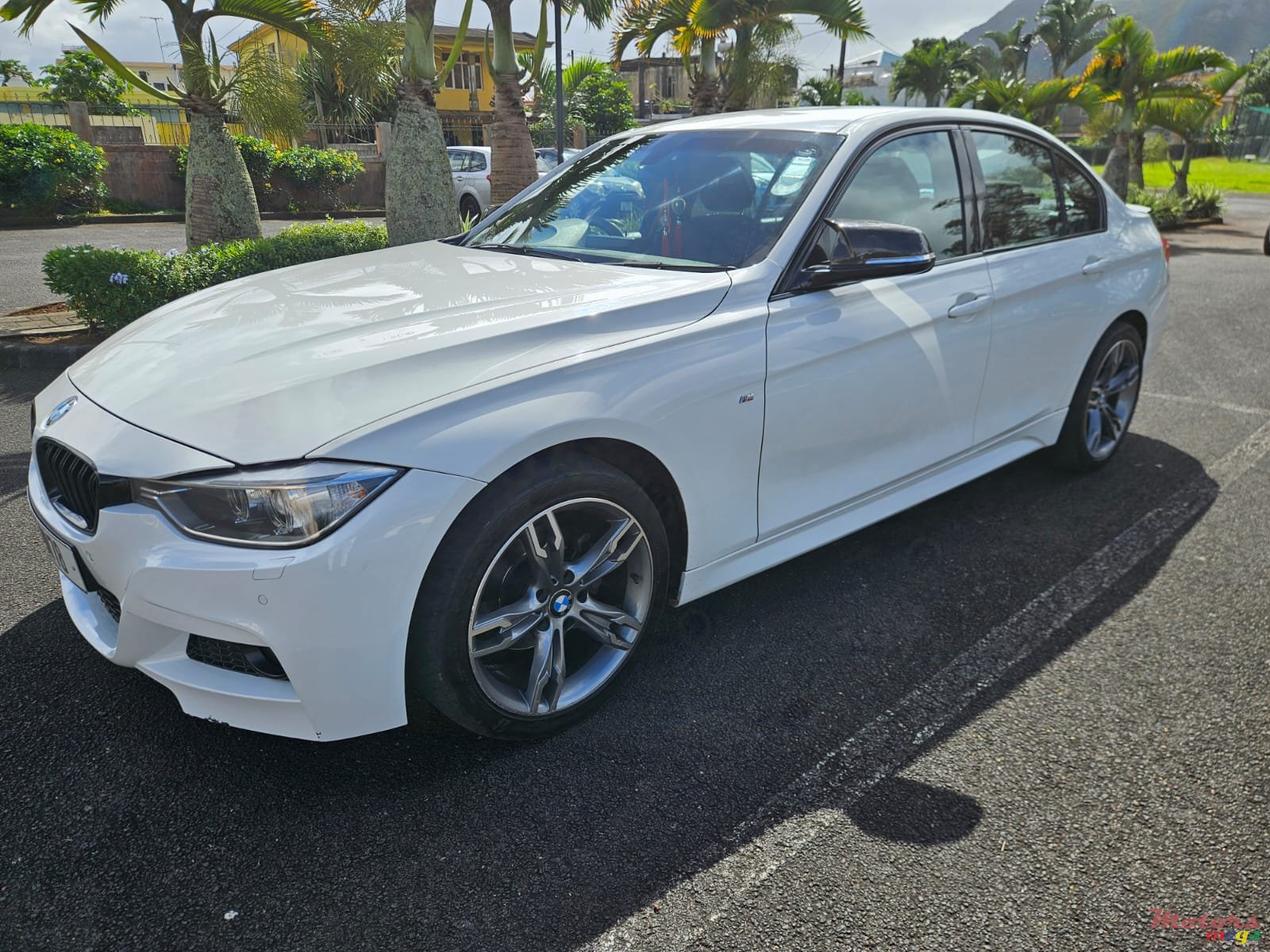 2015' BMW 316 photo #3