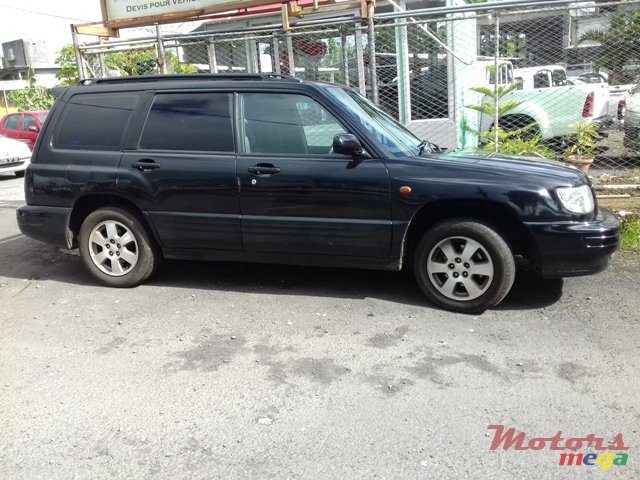 2001' Subaru Forester photo #2