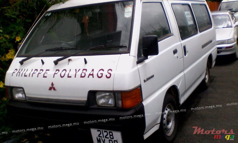 2009' Mitsubishi photo #1