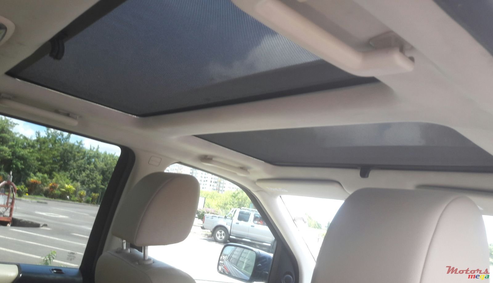 2012' Land Rover Freelander photo #4