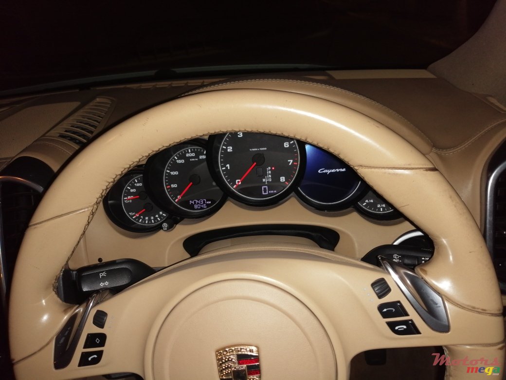 2012' Porsche Cayenne photo #2