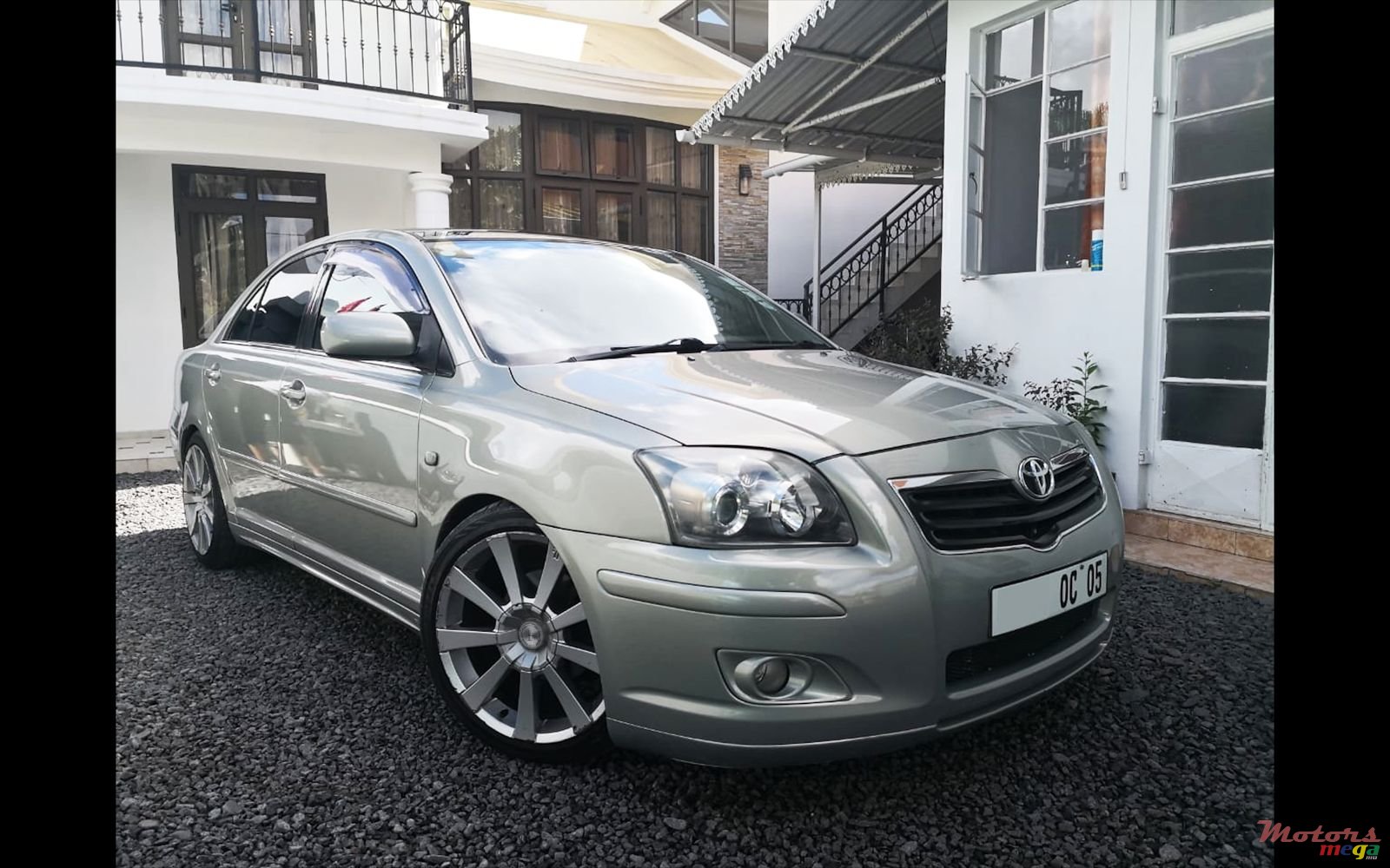 2005' Toyota Avensis photo #1